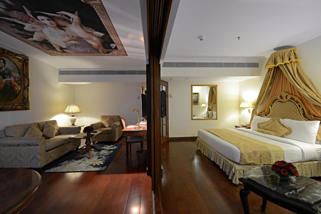 होटल The Royal Plaza 4*