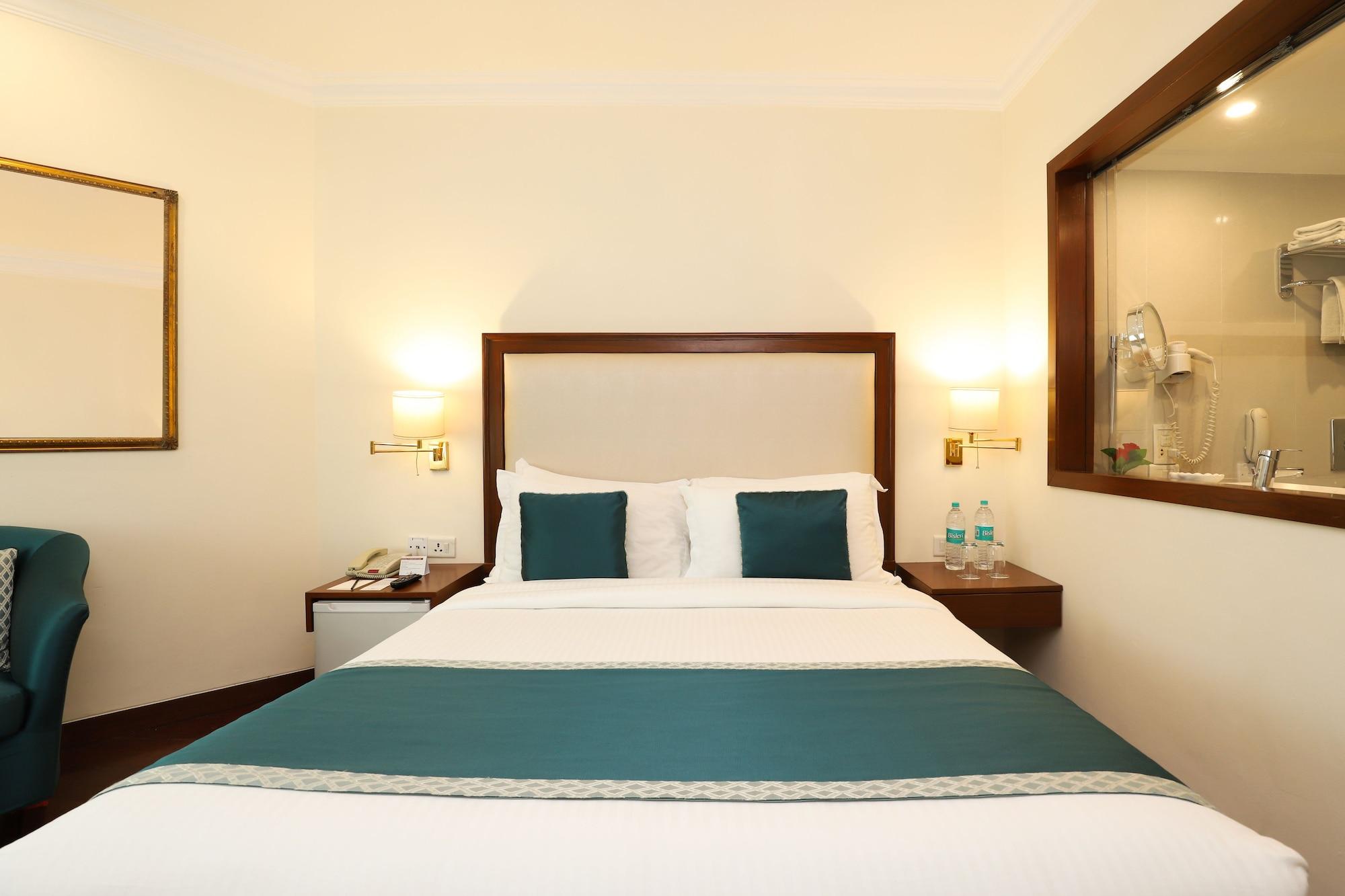 होटल The Royal Plaza 4*