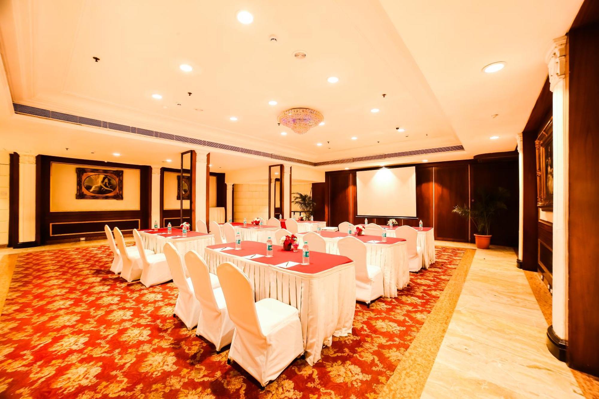 होटल The Royal Plaza 4*