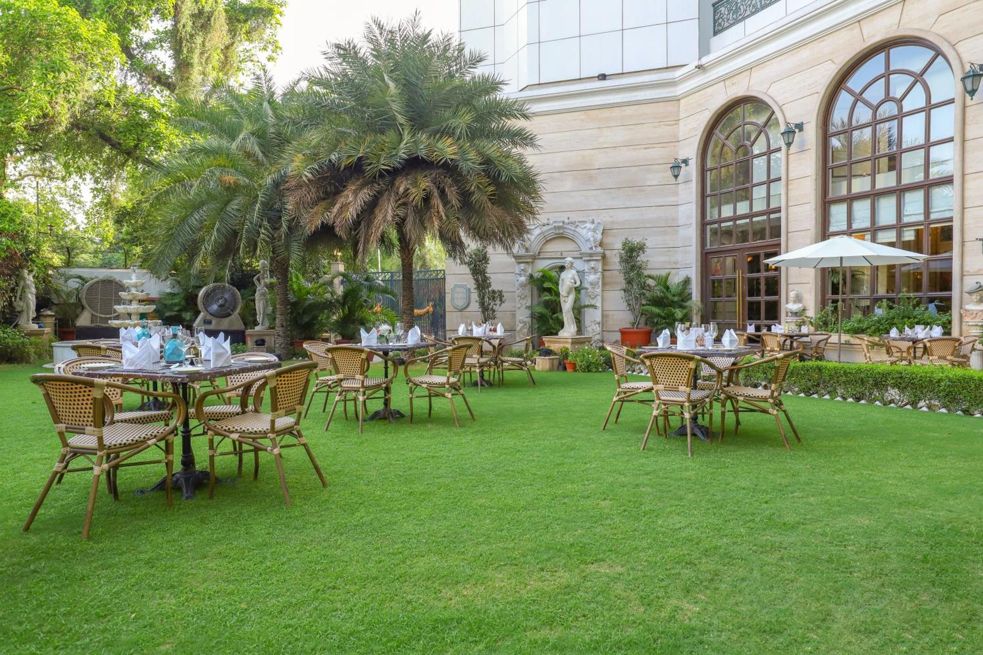 The Royal Plaza होटल New Delhi