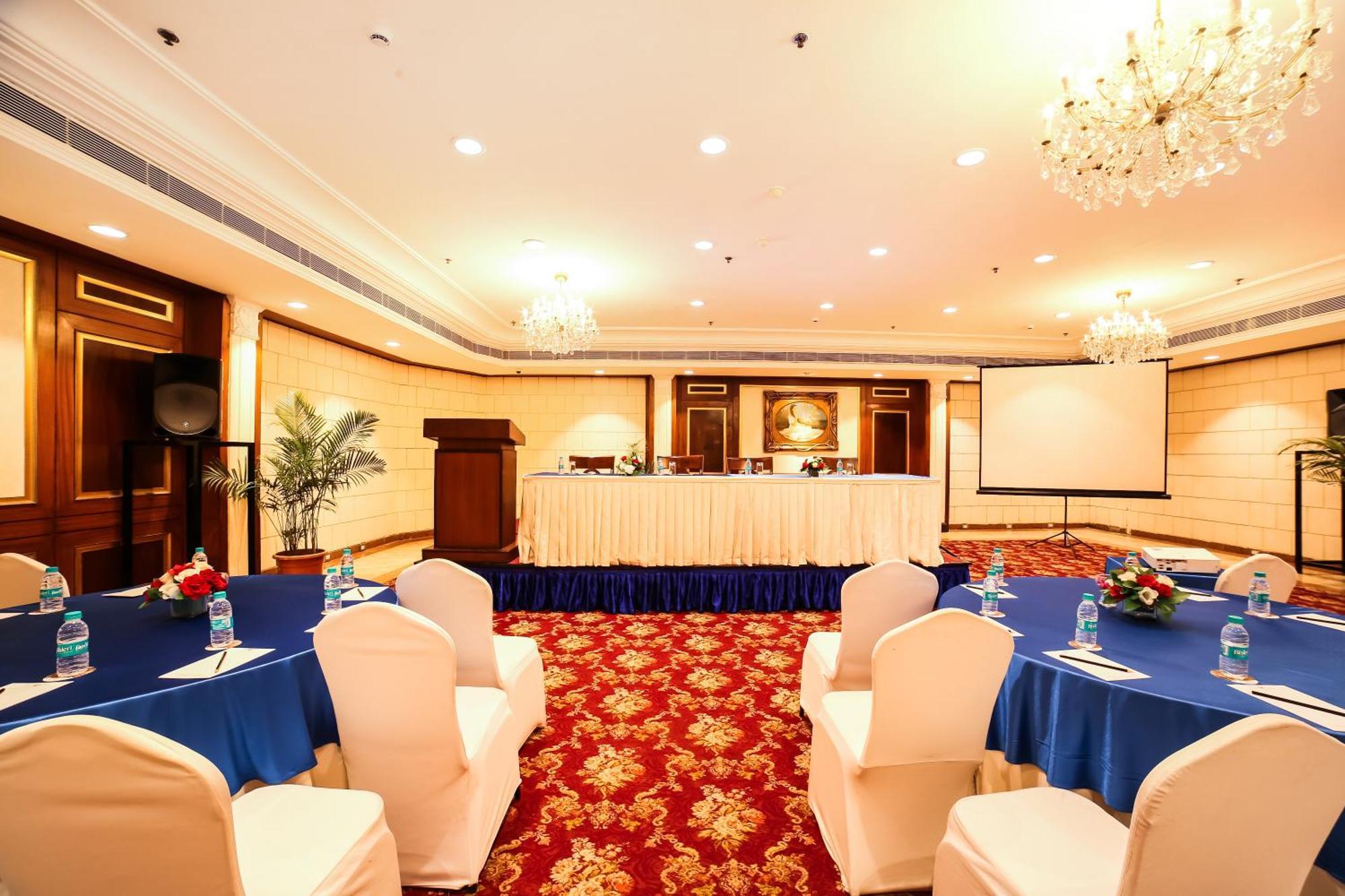 The Royal Plaza होटल 4*