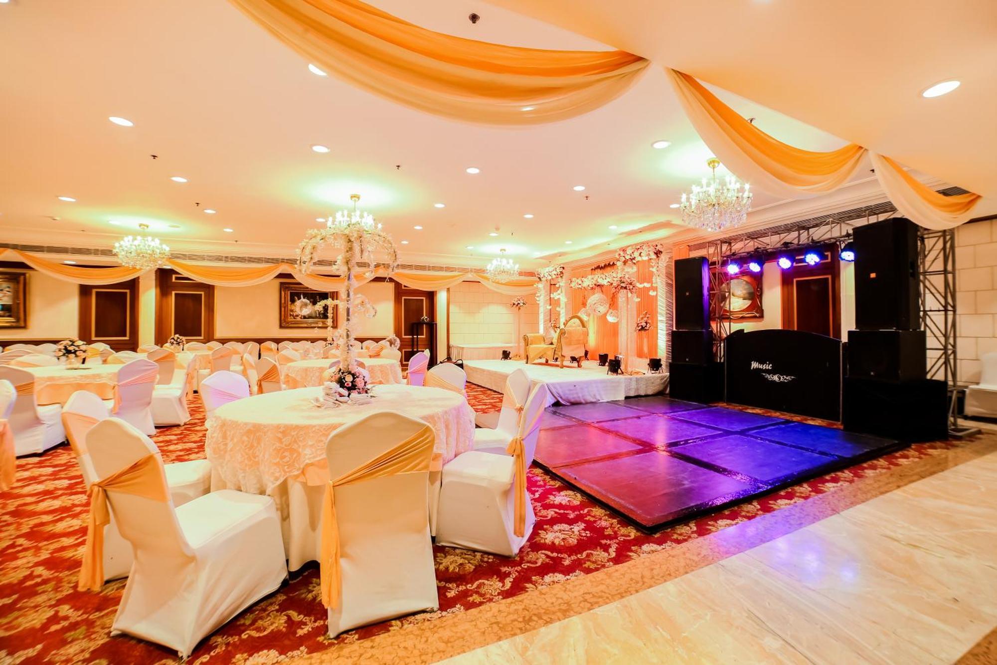 The Royal Plaza होटल 4*