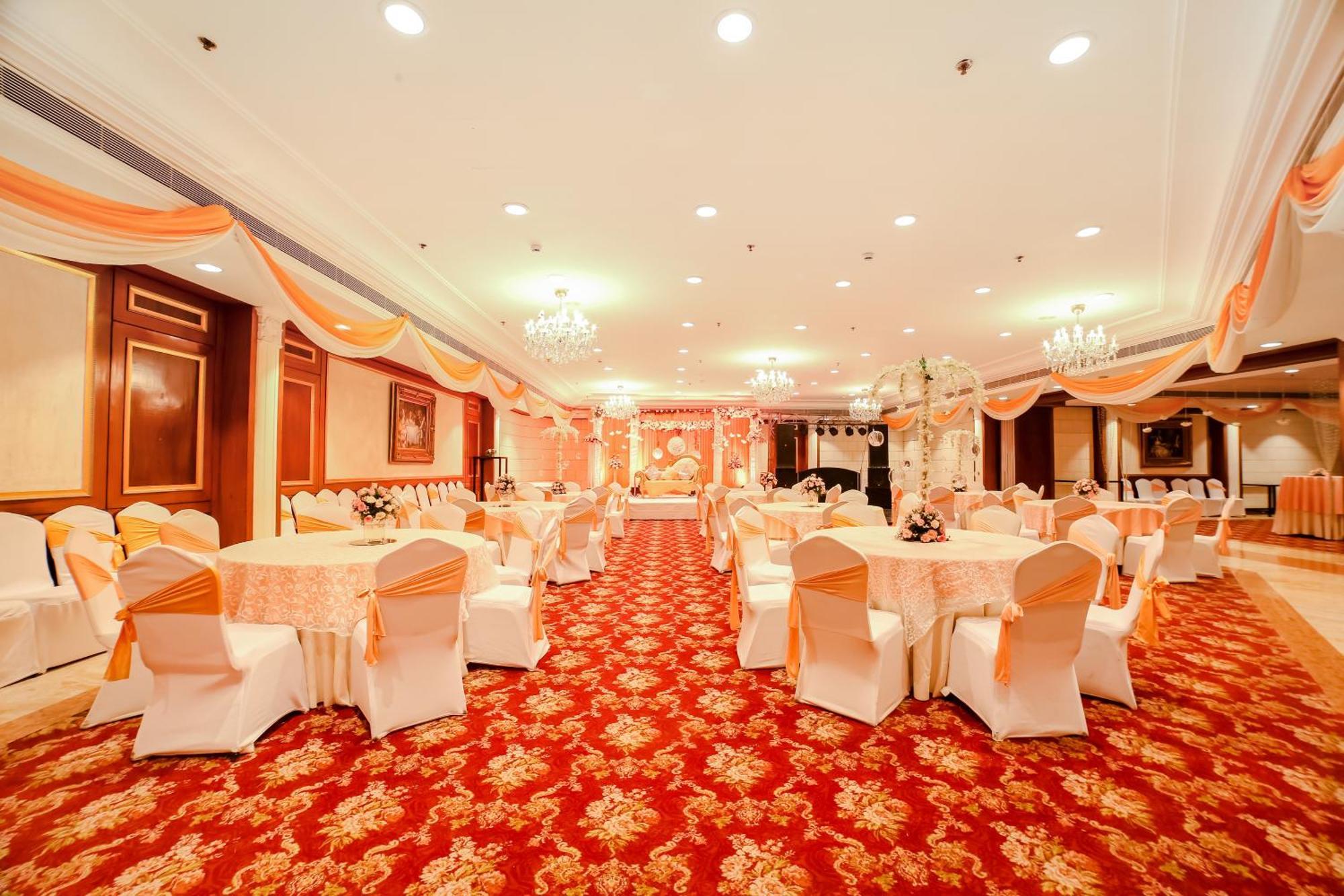 The Royal Plaza होटल New Delhi