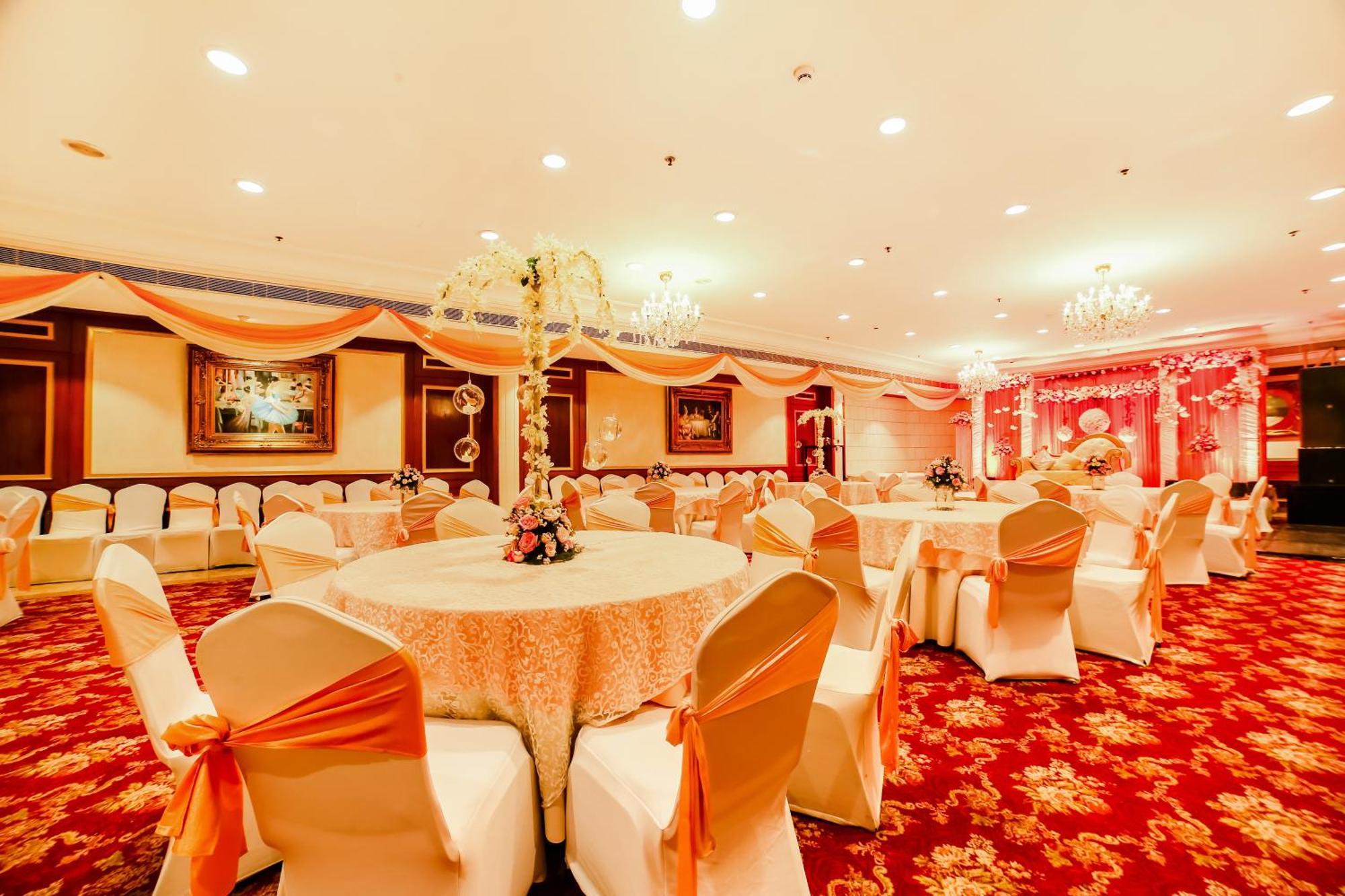 The Royal Plaza होटल