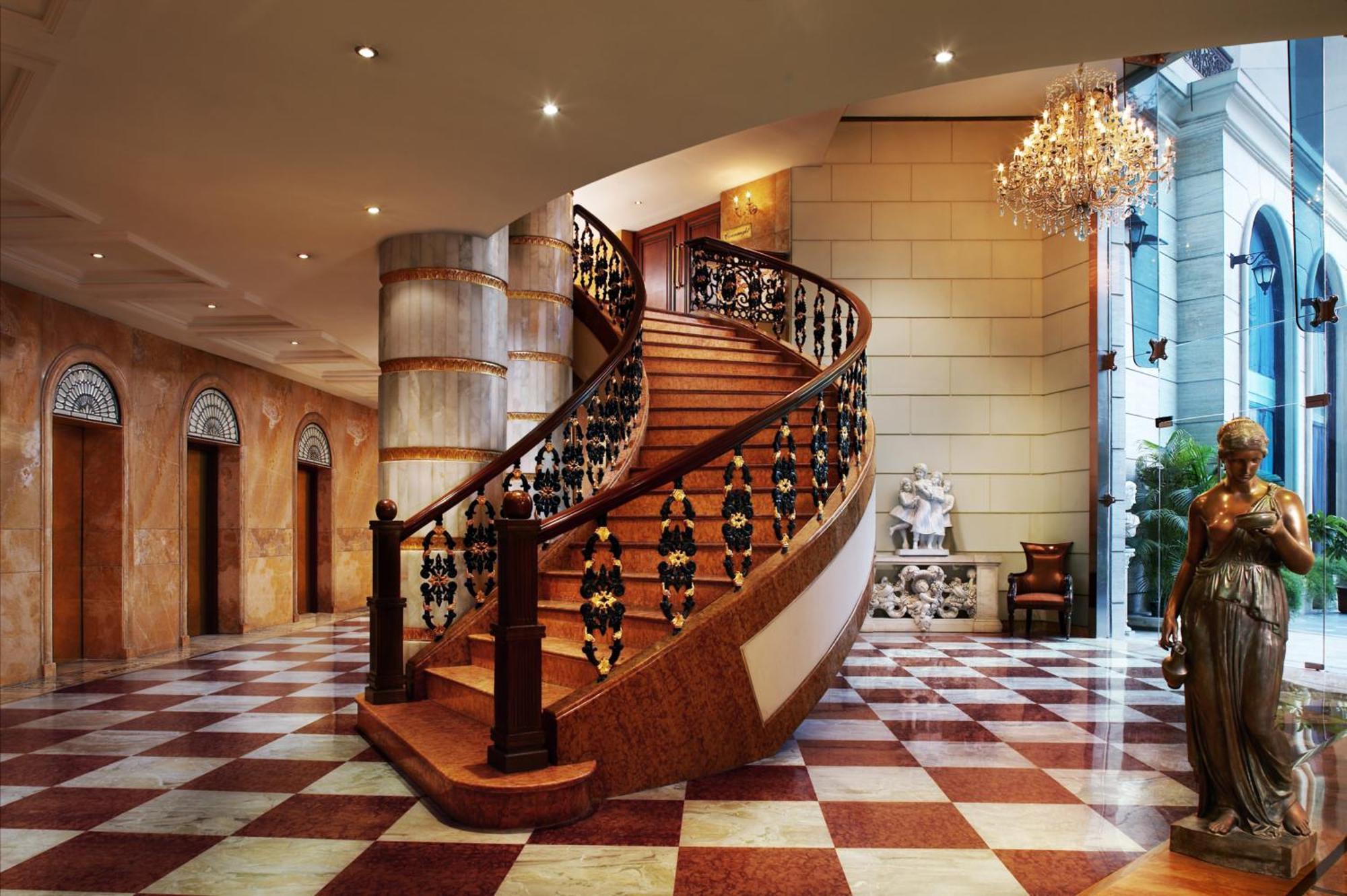 होटल The Royal Plaza 4*